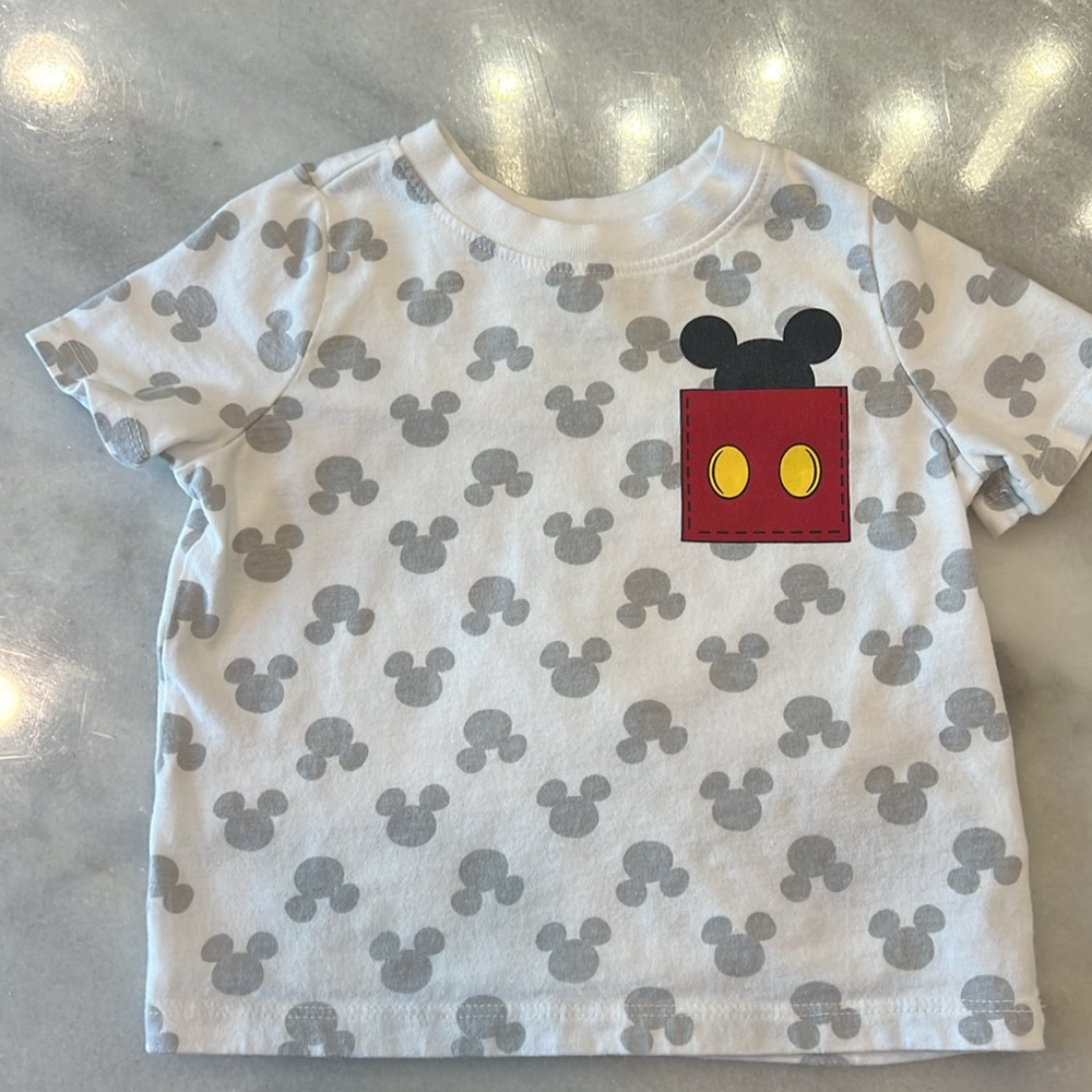 Old Navy Toddler Boy or Girl Unisex Disney© Mickey Mouse Short-Sleeve - Picture 3 of 6
